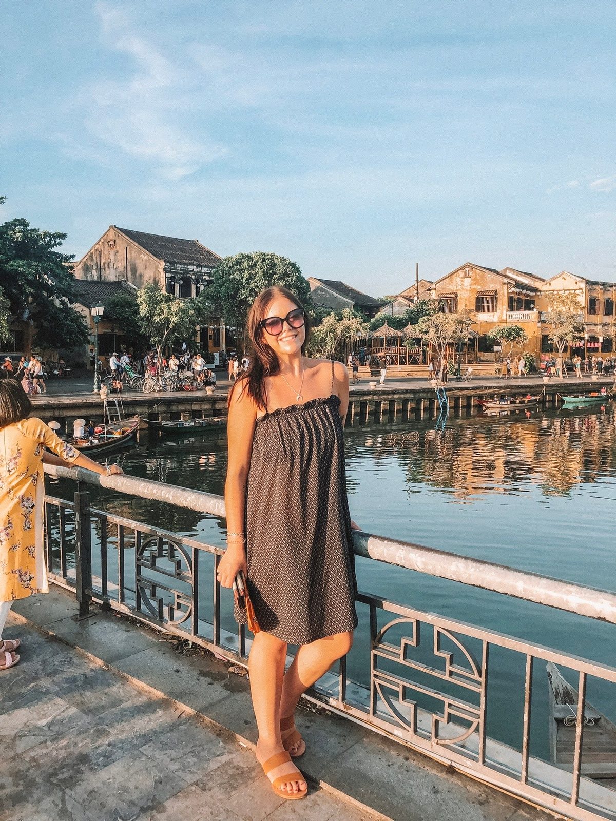 holly vietnam tiktok marketing